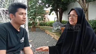 Pilu, Tangisan Ibunda Syakir Daulay Inginkan Sang Anak Dibukakan Pintu Hatinya Agar Bisa Pulang ke Rumah