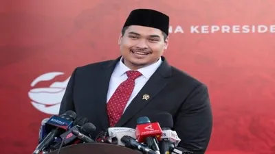 Menteri Pemuda dan Olahraga Republik Indonesia (Menpora RI) yang baru Ario Bimo Nandito Ariotedjo atau akrab dipanggil Dito Ariotedjo saat memberikan keterangan pers usai dilantik Presiden Joko Widodo di Istana Kepresidenan Jakarta, Senin, 3 April 2023.