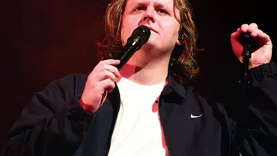 Mengenal Syndrome Tourette yang Membuat Penyanyi Lewis Capaldi Kesulitan Menuntaskan Lagu Someone You Loved. 