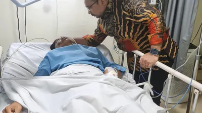 Menteri Agama Yaqut Cholil Qoumas Jenguk Korban Penganiayaan Anak Ditjen Pajak