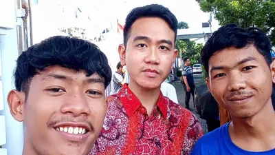Jelang musyawarah rakyat (musra) relawan Presiden Joko Widodo (Jokowi) yang akan diadakan di Jakarta, Gibran Rakabuming Raka beri pesan pada awak media.