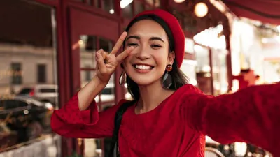 7 Tanda Kamu Pribadi Ceria dan Menyenangkan yang Bisa Buat Orang Lain Merasa Nyaman (Freepik)