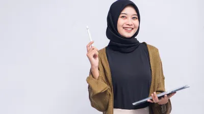 7 Tips Menjadi Wanita Berkelas yang Berkharisma, Disegani dan Disukai Banyak Orang (Freepik @mvio_studio)