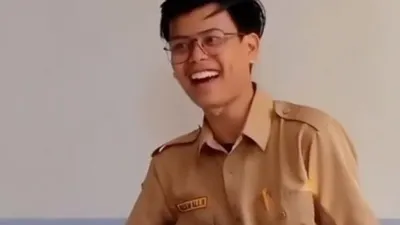BKPSDM mengatakan Husein Ali Rafsanjani, seorang guru muda yang viral karena mengungkap praktik pungli di Provinsi Pangandaran memiliki gangguan jiwa.