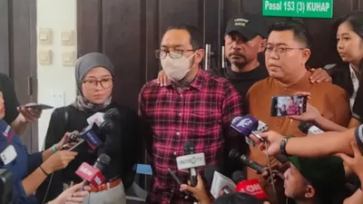 Potret ayah David, Jonathan Latumahina usai sidang tertutup 3 April 2023 .