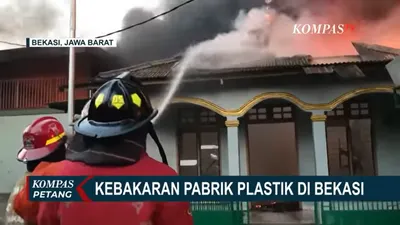 Kebakaran Pabrik Plastik di Bekasi