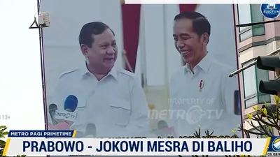 Baliho Besar dengan Foto Mesra Prabowo dan Jokowi Terpampang di Jalan Kramat Raya, Begini Tulisannya