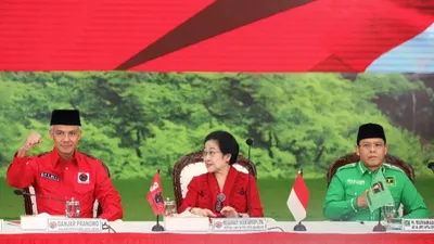 Sekjen DPP PDI Perjuangan memberikan pantun kepada rombongan PPP dalam pertemuan  pengusungan Ganjar Pranowo sebagai capres di pilpres 2024.
