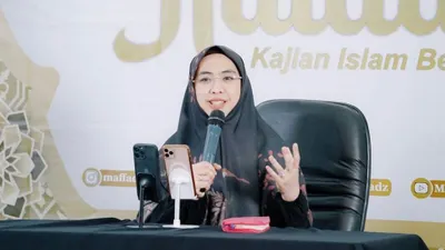 Potret Ustazah Oki Setiana Dewi