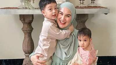 Irish Bella dan kedua anaknya
