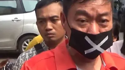 Polemik pembongkaran ruko yang serobot bahu jalan di Pluit, Jakarta Utara, membuat para pelaku usaha tidak puas.