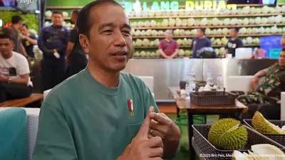 Presiden Joko Widodo (Jokowi) tidak bisa menyembunyikan kegembiraannya usai Timnas U22 Indonesia berhasil meraih medali emas dalam laga sepakbola U-22 SEA Games 2023 di Kamboja, Selasa, 16 Mei 2023.