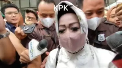 Momen Julid Wartawan pada Kadinkes Lampung Reihana di KPK