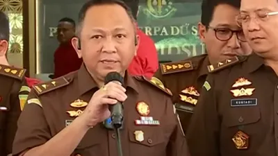 Menkominfo Johnny G Plate ditetapkan sebagai tersangka oleh Kejagung atas kasus dugaan korupsi BTS 4G.