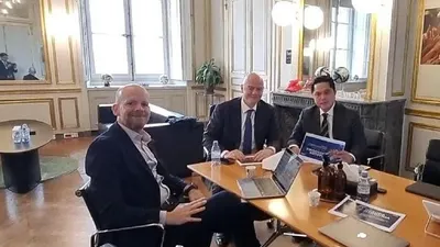 Ketua Umum PSSI Erick Thohir dan Presiden FIFA Gianni Infantino bertemu di Paris Perancis, pada Kamis (6/4/2023) 