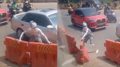 muncul sebuah video yang menampilkan aksi viral manusia silver membukakan jalan untuk mobil ambulans.