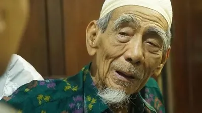 Mbah Moen pernah berikan nasihat untuk menjadi cepat kaya yang bila diamalkan selepas salat Subuh niscaya rezeki akan datang dengan sendirinya.