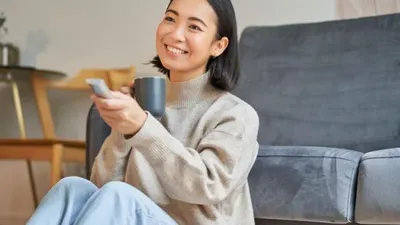 Konsep dan gagasan hubungan semacam ini, dalam banyak istilah disebut sebagai Hukum Getaran tarik menarik atau Law of Vibration.