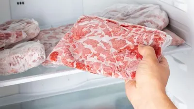 Ilustrasi -  Daging Kurban Bisa Disimpan di Freezer
