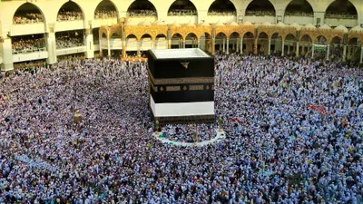 Sholat Tarawih di Masjid atau di Rumah, Mana yang Lebih Utama dan Baik?