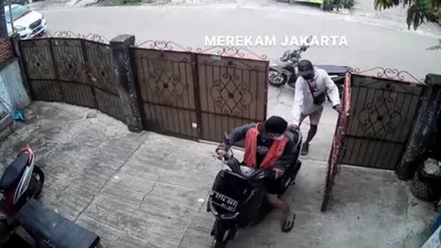Ilustrasi pencurian motor tetapi kredit belum lunas.