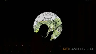 Ilustrasi: Umat Buddha melaksanakan ibadah puja bakti pada perayaan hari raya Waisak 2565 BE di Vihara Tanda Bakti, Jalan Vihara, Kota Bandung, Rabu 26 Mei 2021. 