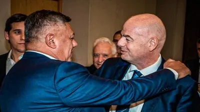  Chiqui Tapia (Presiden AFA) dan Gianni Infantino (Presiden FIFA) akan Bertemu untuk Menentukan Apakah Argentina Bisa Jadi Tuan Rumah Piala Dunia U20 Menggantikan Indonesia