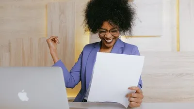 Yuk, cek lima kebiasaan orang sukses yang layak kamu tiru dan bisa dicoba dalam kehidupan sehari-hari.  Banyak sisi positifnya.