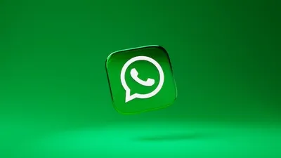 Ilustrasi penipuan file APK di WhatsApp.