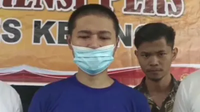 Popo Barbie secara sadar melakukan hal tak senonoh dengan manekin demi meningkatkan jumlah followers dan mendapatkan banyak endorse.
