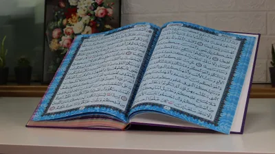 Illustrasi. Membaca Al Quran 