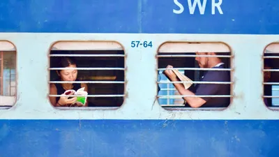 Ilustrasi kereta api di India 