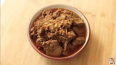 Resep rendang daging bumbu Jawa ala Chef Devina Hermawan.