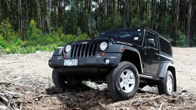 Masih Panas! Hakim PN Medan Mendadak Viral Terciduk Pakai Jeep Rubicon, Cek Profil M. Nazir di SINI!