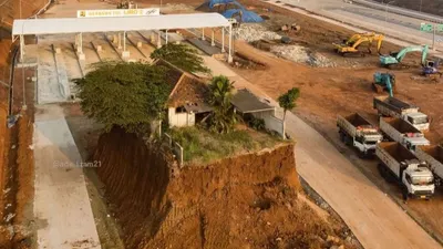 Sebuah rumah yang berada di tengah proyek jalan tol Cinere-Jagorawi (Cijago) Depok, Jawa Barat viral di media sosial.