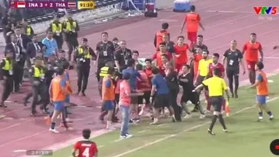 Laga final sepak bola SEA Games 2023 antara Timnas Indonesia U-22 dan Timnas Thailand U-22 berakhir ricuh.