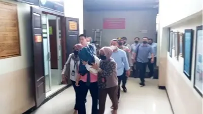Anak AG mendatangi agenda diversi di Pengadilan Negeri Jakarta Selatan, Jakarta, Rabu (29/3/2023).(Antara/Luthfia Miranda Putri)