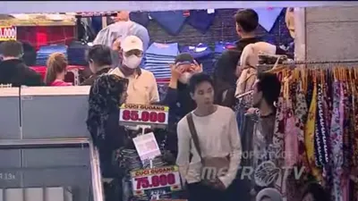 Lebaran Mendekat, Omzet Meningkat: Pedagang Pasar Tanah Abang Bisa Jual Ratusan Gamis Sehari!
