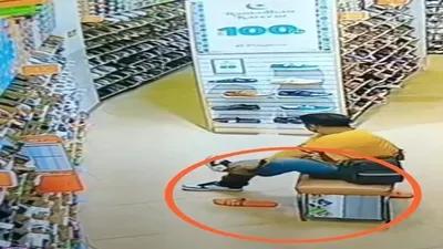 Aksi Nekat Lelaki yang Menukar Sandalnya dengan Sepatu Baru di Toko Tanpa Membeli
