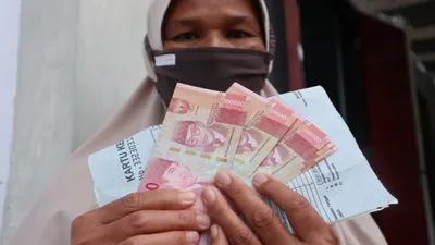 Illustrasi. Uang bansos