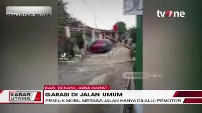 Warga di Bekasi Buat Garasi di Jalan Umum