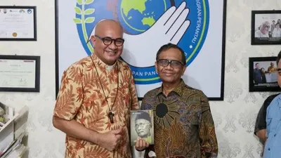 Romo Paschalis dan Mahfud MD