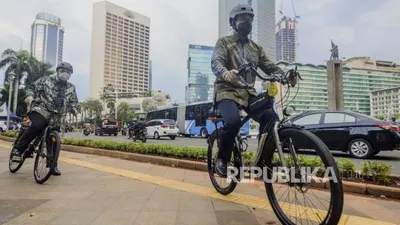 Gubernur Anies Harapkan Perusahaan Beri Insentif Karyawan yang Naik Sepeda (Republika)