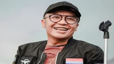 Penyanyi legendaris, Ari Lasso ditinggal pesawat Batik Air di Singapura. (Instagram @ari_lasso)