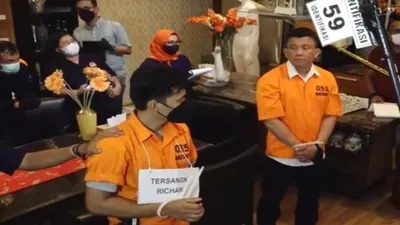 Bharada E emosi dan marah kepada Ferdy Sambo dan 3 tersangka lainnya dalam gelar rekonstruksi pembunuhan Brigadir J.