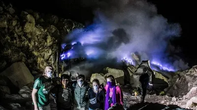 Wisata Blue Fire di Kawah Ijen Jawa Timur, Cocok untuk Liburan Keluarga di Akhir Tahun!