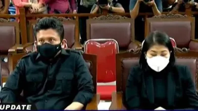 Terpopuler! Begini Ekspresi Ferdy Sambo dan Putri Candrawathi Saat Diminta Buka Masker oleh Ayah Brigadir J