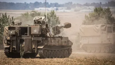 Kendaraan artileri Israel dekat Sderot di perbatasan Israel-Gaza, 6 Agustus 2022