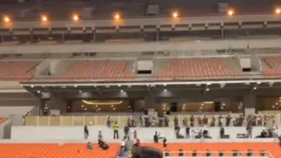 Tangkapan layar saat Gubernur DKI Jakarta Anies Baswedan menyaksikan grup band Nidji melakukan cek sound system di Jakarta International Stadium (JIS), Minggu (16/1/2022).