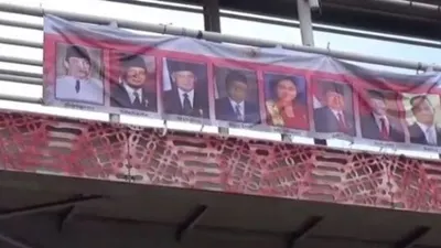 Spanduk berisi foto Gubernur DKI Anies Baswedan dengan seluruh Presiden Republik Indonesia di Rawamangun, Jakarta,diturunkan Satpol PP. 